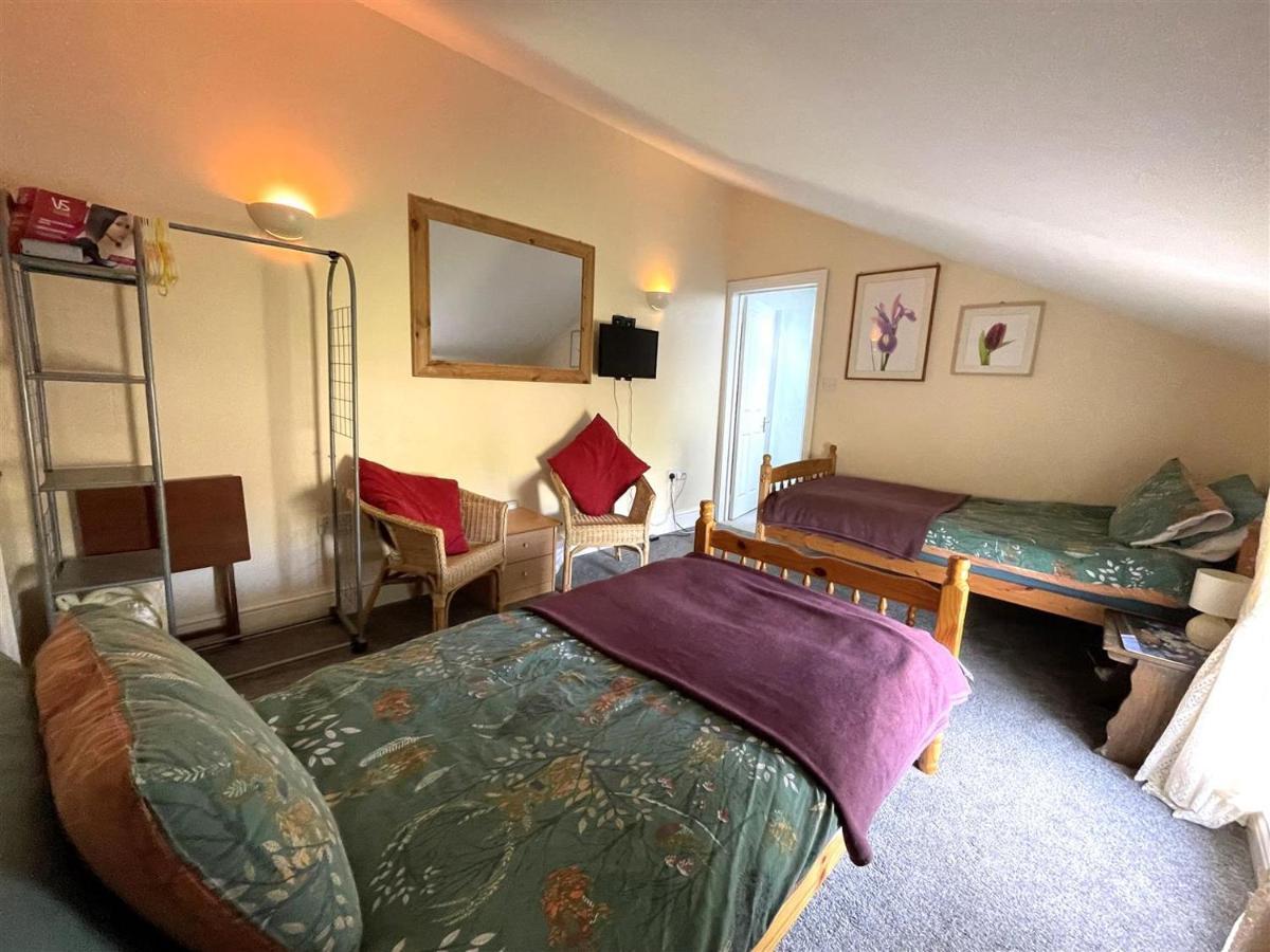 Bed and Breakfast Bryncoch Llannon Esterno foto